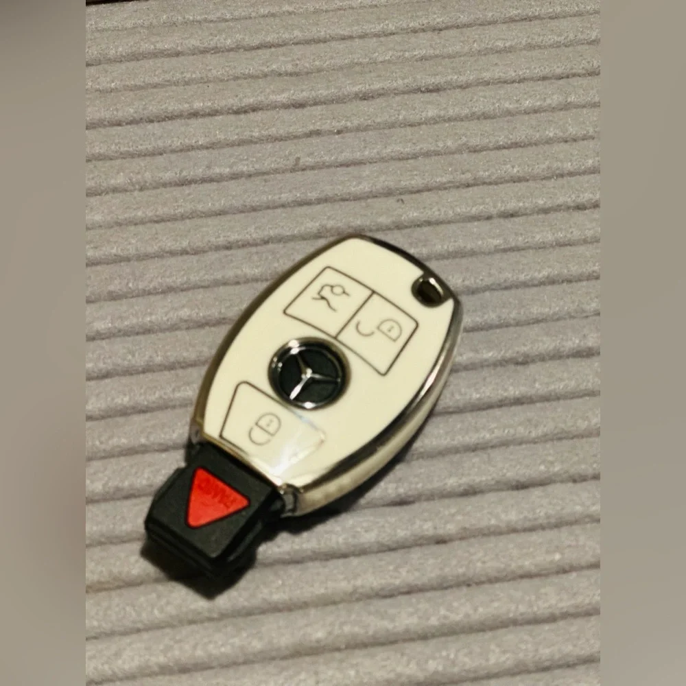 🆕Mercedes Key fob cover & key chain off white&silver